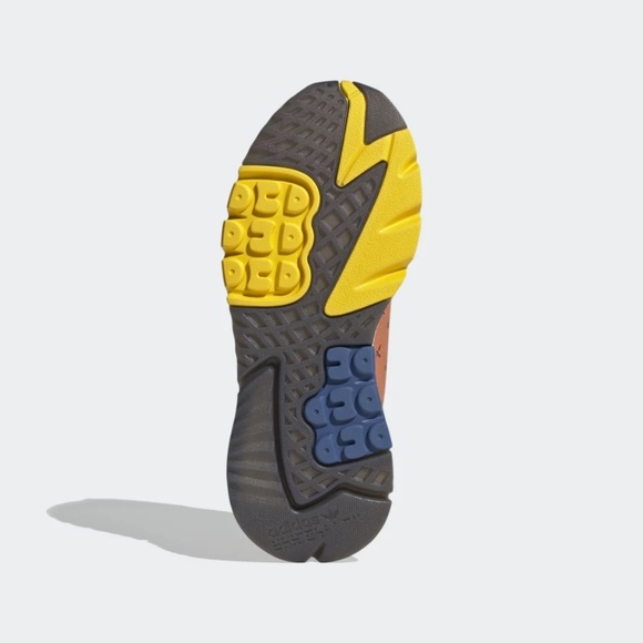 Athletic_Shoes